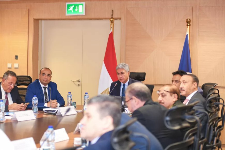فتحى فى اجتماع “المجلس  الأعلى ” :    تحسين التجربة السياحية بالمواقع الأثرية.. أولوية عاجلة..   زيادة 19%  فى حركة الزائرين ..رفع مكافأة نهاية الخدمة للعاملين بالآثار