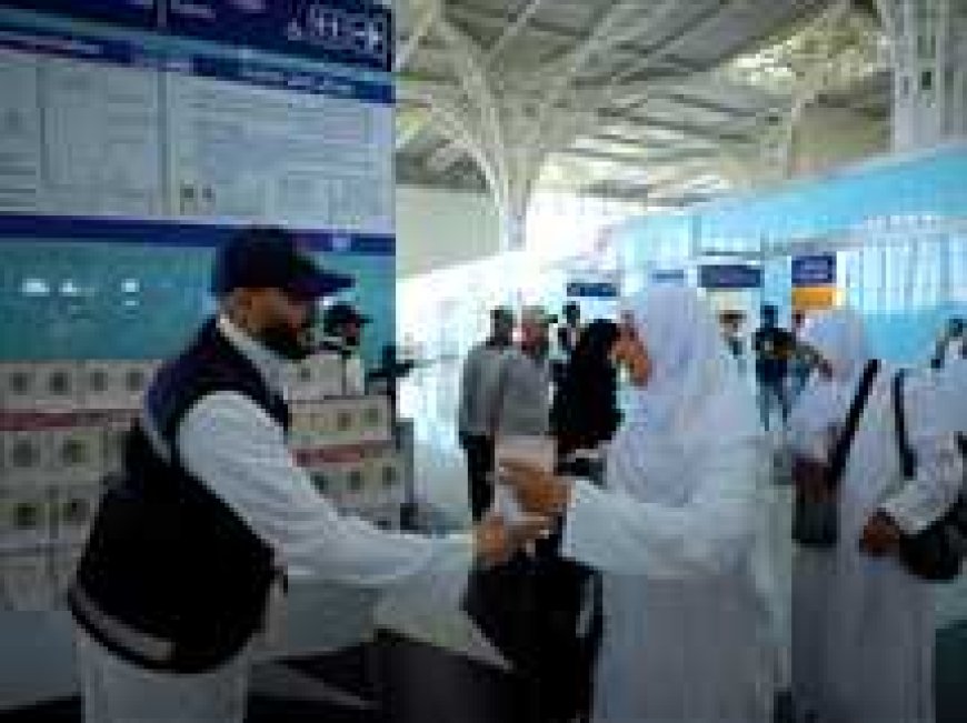 «ورود وأناشيد».. استقبال مهيب لـ حجاج القرعة في المدينة المنورة (صور)