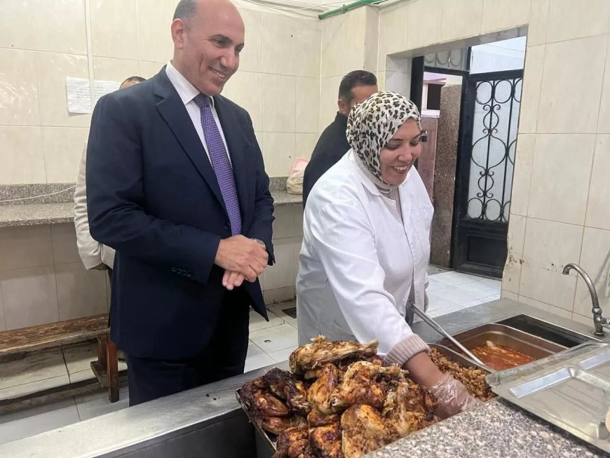 في قلب المدن الجامعية: نائب رئيس جامعة الزقازيق يتناول الغداء مع الطلاب ويستمع لمطالبهم