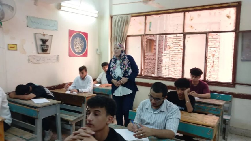 وكيل وزارة تعليم بني سويف  تطمئن على انتظام سير أعمال امتحانات الفصل  الثاني لسنوات وصفوف النقل .