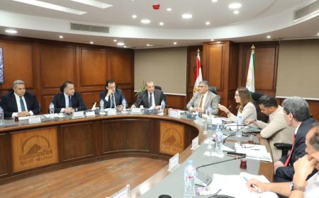 بمشاركة صندوق التنمية الحضرية.. محافظ الجيزة يعقد أولي اجتماعات اللجنة التيسيرية لتطوير منطقة الكيت كات