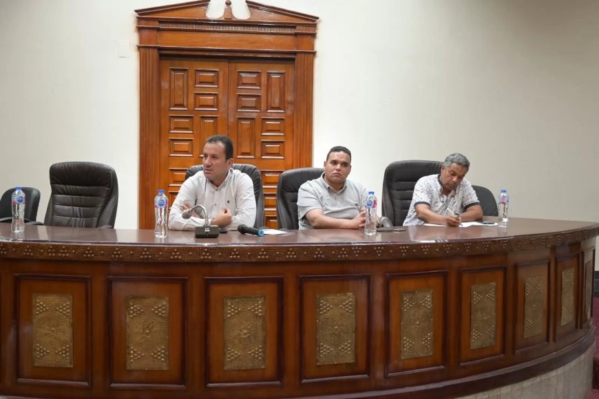 رئيس جهاز العاشر من رمضان يجتمع مع أصحاب محطات الخرسانة ويوجّه بتقنين الأوضاع وتشديد الرقابة