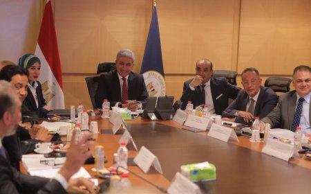 فى اجتماع ” الأعلى للآثار” برئاسة الوزير ..  ” رمسيس وذهب الفراعنة” يستقبل أكثر من 70 ألف زائر .. فى طوكيو ..  ..و معرض “قمة الهرم ” بشنغهاى ..تخطى مليونى تذكرة دخول