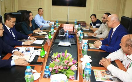 رئيس التحرير يزور وكالة الأنباء الصينية “شينخوا” احتفالا بصدور كتاب (مصر والصين)