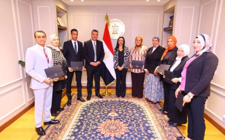 تعليق على مايا مرسي تكرم إدارة الاتصال السياسي بوزارة التضامن بواسطة "التضامن والزراعة" تبحثان إقامة أول معرض دائم لـ"ديارنا" لدعم المرأة الريفية - جريدة المساء