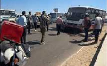 تصادم سيارتين بـ الكيلو 80 شرق مطروح وإصابة شابين