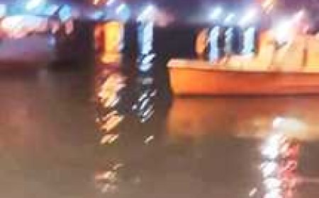 مصرع 3 وإصابة آخر في سقوط سيارتي نقل من معدية في القناة
