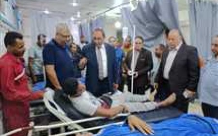 4 مصابين في حادث سقوط مظلة تحت الإنشاء بموقف نجع حمادي.. وتحقيق عاجل في الواقعة