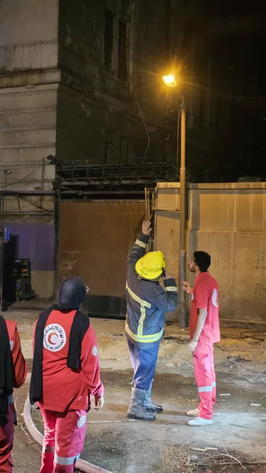 الهلال الأحمر المصري يتدخل فورياً لإخماد حريق محدود بمحيط سنترال رمسيس