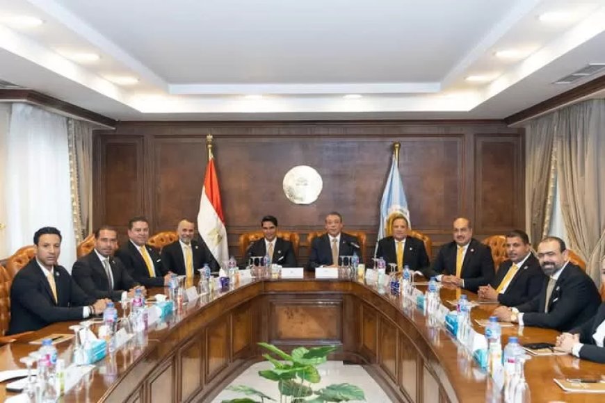 “الشعب الجمهوري” يعقد اجتماعًا لمرشحي “الشيوخ”.. ويؤكد: المعركة تُحسم بالجاهزية والرؤية لا بالأعداد