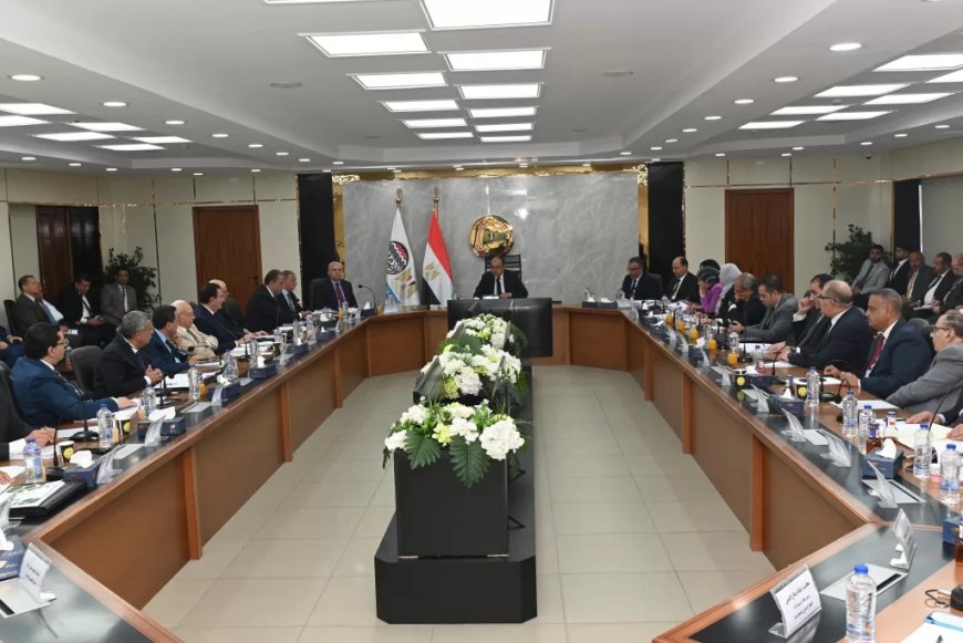 شيمي :  22.4 مليار جنيه إيرادات مستهدفة” القابضة الكيماوية ” 7.1 مليار جنيه صافي ربح.. والصادرات تصل إلى 10.3 مليار جنيه