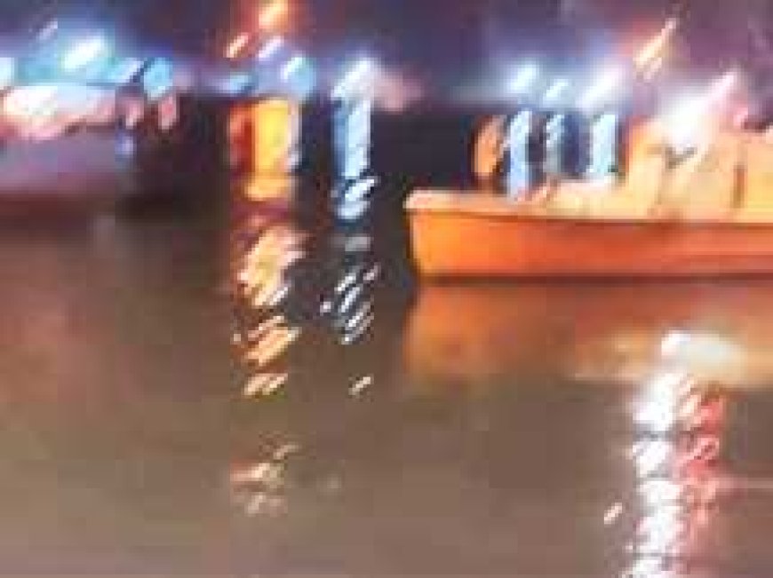 مصرع 3 وإصابة آخر في سقوط سيارتي نقل من معدية في القناة