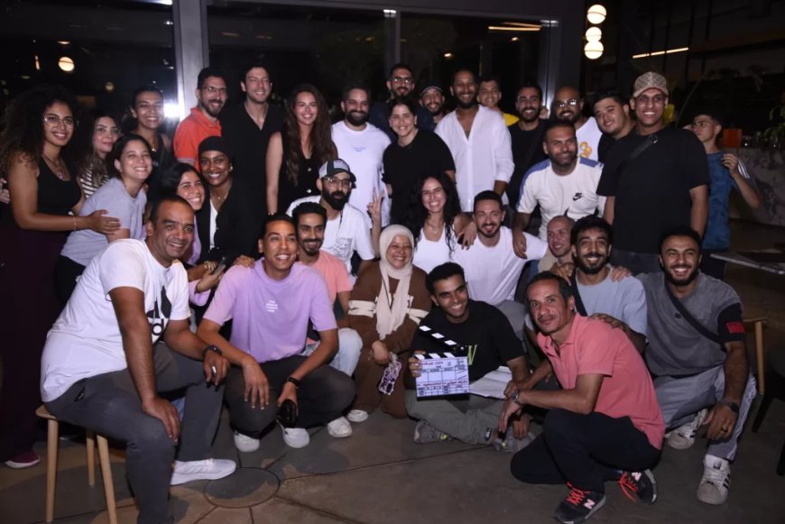 أحمد خالد صالح يفاجىء زوجتة ويشاركها الإحتفال بإنهاء تصوير  “بتوقيت 28”
