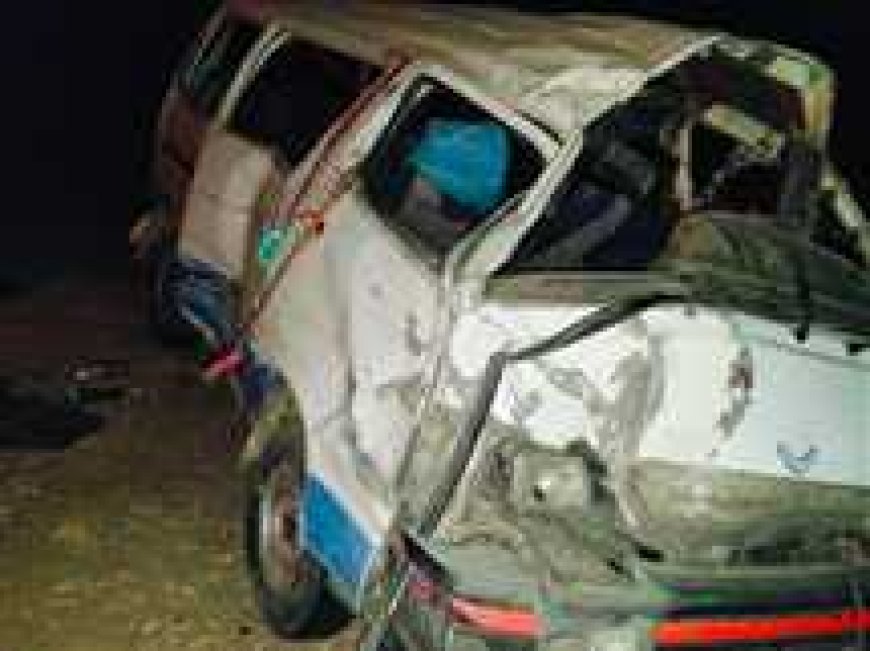 بـ الأسماء.. إصابة 24 شخصا في حادث انقلاب ميكروباص بطريق قنا الزراعي