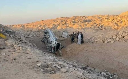 بالأسماء.. مصرع شاب وإصابة 15 آخرين في انقلاب «ميكروباص» على صحراوي المنيا الشرقي