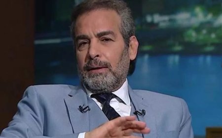 أحمد عبد العزيز يحصد جائزة الإبداع والتميز بمهرجان  همسه للاداب والفنون