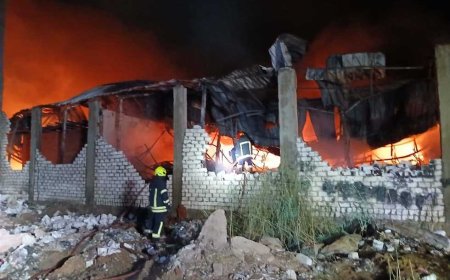 السيطرة على حريق بمصنع أحذية في القليوبية (صور)