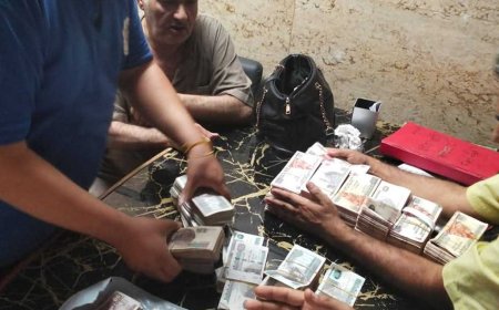 مسعف وسائق يعثران على 1.5 مليون جنيه أثناء نقل مصابة ببني سويف.. ويودعان المبلغ في الأمانات (تفاصيل)