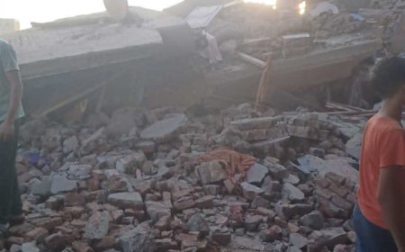 الإنقاذ السريع يبدأ تنفيذ خطة تأمين منطقة انهيار عقار أسيوط