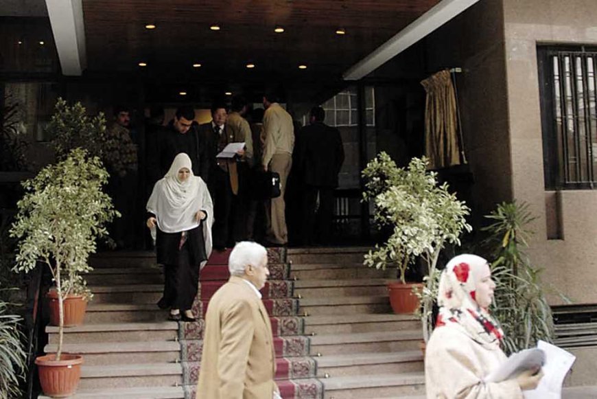 في دعوى «حجر» على والده أمام محكمة الأسرة.. طالب جامعي: عايز أحمي أمي قبل ما تتحط في كفن