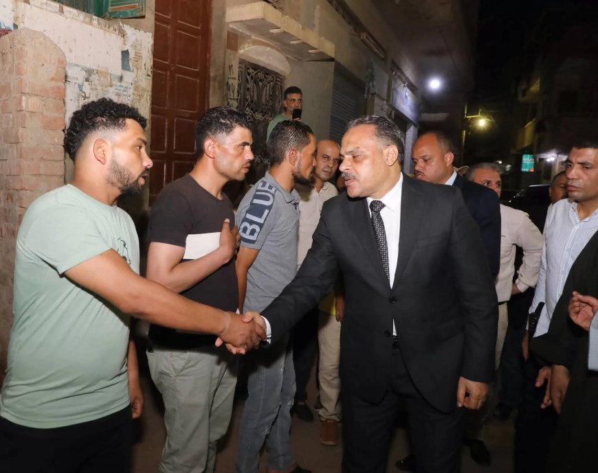 محافظ الشرقية يُؤدي واجب العزاء في وفاة عامل النظافة بمسقط رأسه