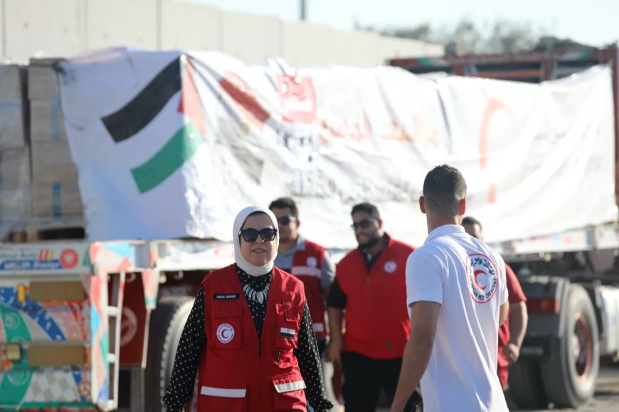 جولة ميدانية لمديرة الهلال الأحمر بالمراكز اللوجستية بالعريش