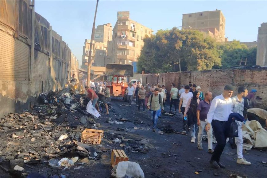 إزالة آثار ومخلفات حريق «باكيات» ومحلات الباعة بـ شبرا الخيمة (صور)