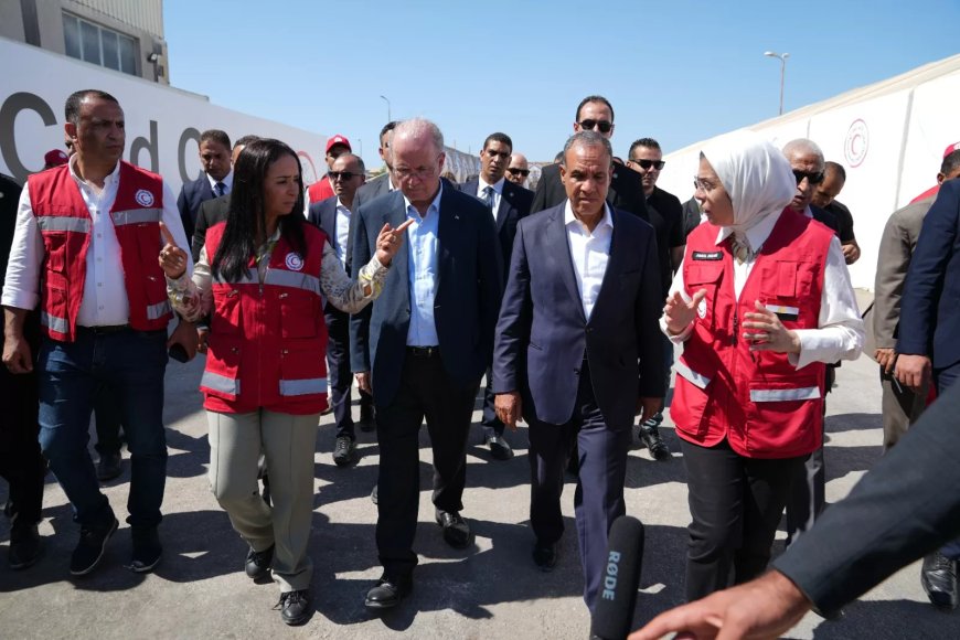 رئيس الوزراء الفلسطيني يتفقد معبر رفح والمراكز اللوجستية لدعم غزة