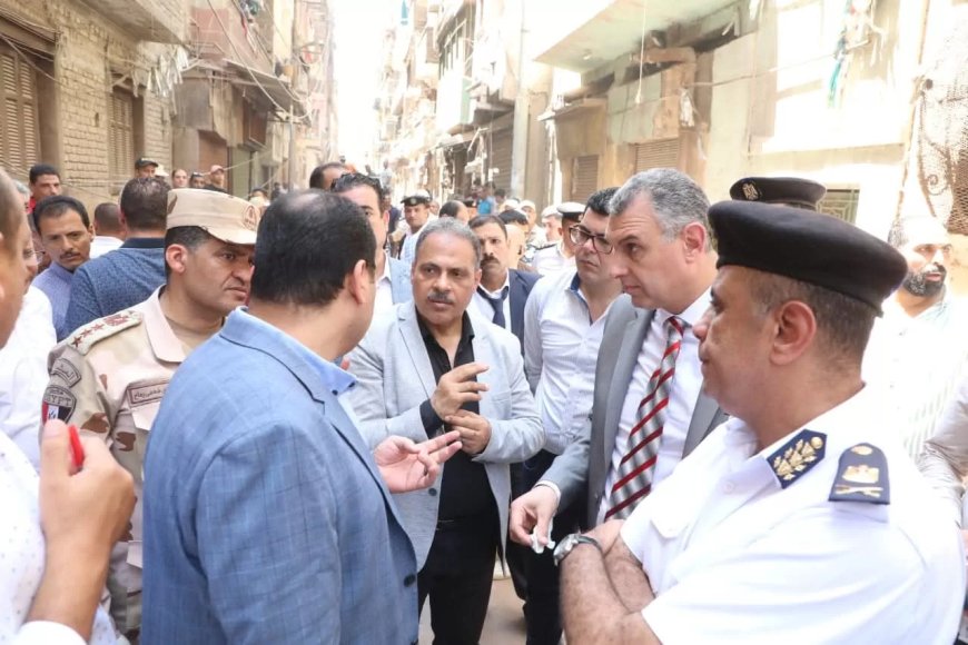محافظ الشرقية يُتابع أعمال رفع الأنقاض بموقع إنهيار عقار بالزقازيق ويوجه بتوفير أوجه الدعم اللازم للمتضررين
