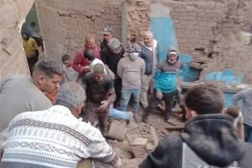 انهيار عقار في سوهاج يودي بحياة 3 أشخاص ويصيب 4 آخرين