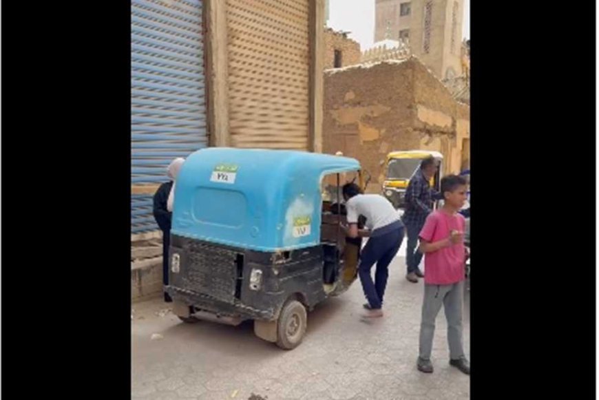 أمن القليوبية يفحص فيديو سائق «توك توك» تعدى على مواطن في شارع بقليوب