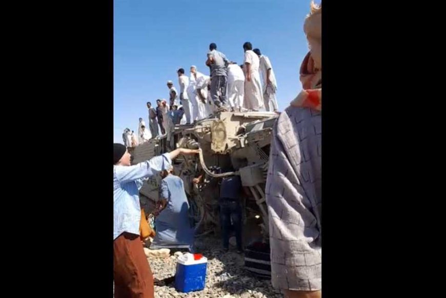 أول صور وفيديو من موقع انقلاب قطار مطروح