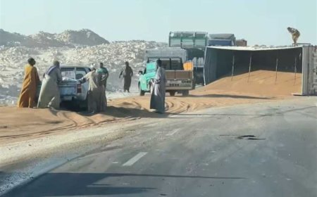 إعادة الحركة المرورية على الطريق الصحراوى فى المنيا بعد انقلاب شاحنة محملة لـ القمح