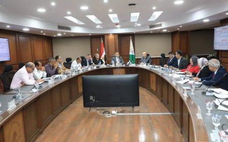 محافظ الجيزة يبحث شكاوى المواطنين ب6 أحياء ومراكز