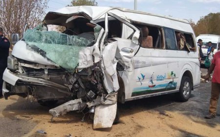 مصرع شخص وإصابة 14 في حادث انقلاب ميكروباص علي طريق أسوان الصحراوي الغربي