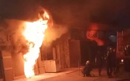 السيطرة على حريق هائل داخل محل إكسسوار سيارات في المحلة (صور)