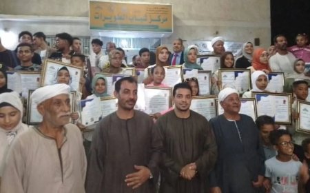فرحة في الطويرات.. تكريم أوائل الطلاب بحضور القيادات والأهالي