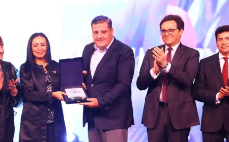 تكريم مصطفى زمزم في الملتقى الدولي لفنون ذوي القدرات الخاصة