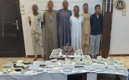 ضربة أمنية.. ضبط 6 متهمين سرقوا صناديق كهرباء إشارات القطارات بقنا