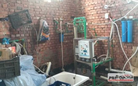 ضبط مصنع لتعبئة المياه المعدنية بعلامات تجارية مقلدة في كفرالشيخ