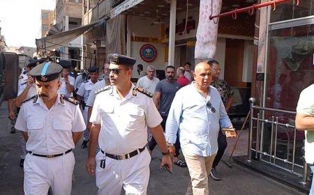 بعد حريق حي العرب.. حملة أمنية لإزالة الإشغالات من الشوارع التجارية في بورسعيد