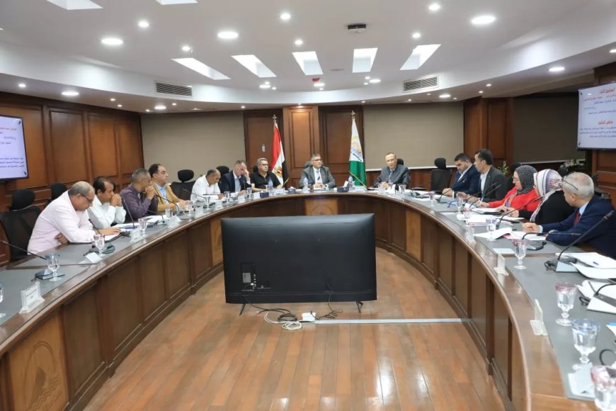 محافظ الجيزة يبحث شكاوى المواطنين ب6 أحياء ومراكز