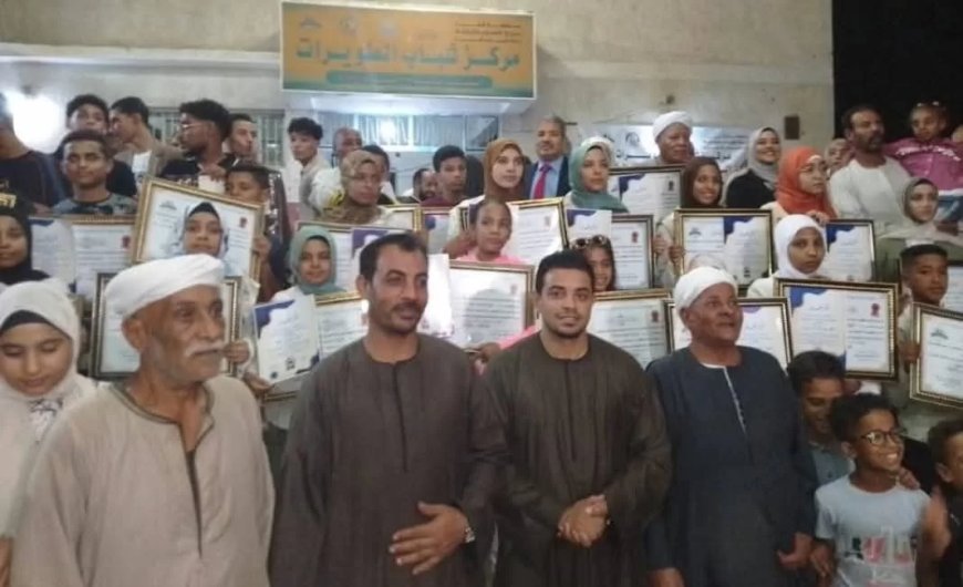 فرحة في الطويرات.. تكريم أوائل الطلاب بحضور القيادات والأهالي