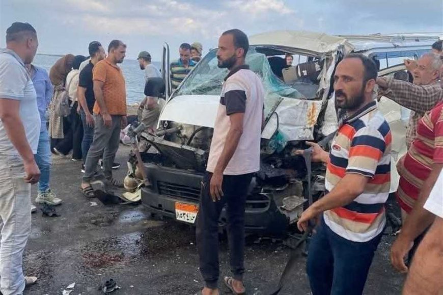 اصطدمت سيارتهما بإعلان خرساني.. إصابة طالبتين في تصادم بالعلمين