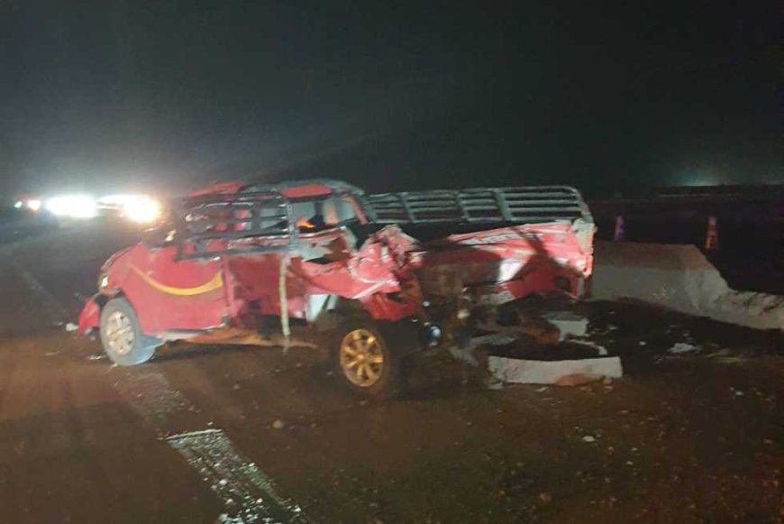 بدون إصابات .. إعادة فتح الطريق الدولي بمطروح بعد حادث انقلاب مقطورة دقيق