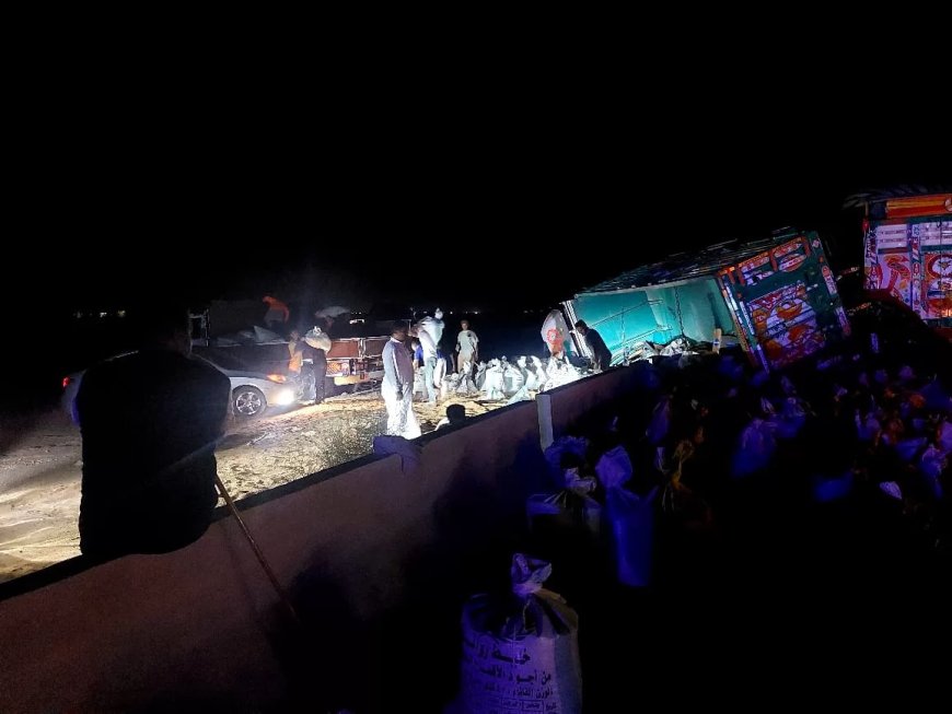 اعادة حركة السير علي طريق الاسكندرية مطروح بعد انقلاب سيارة محملة بالدقيق