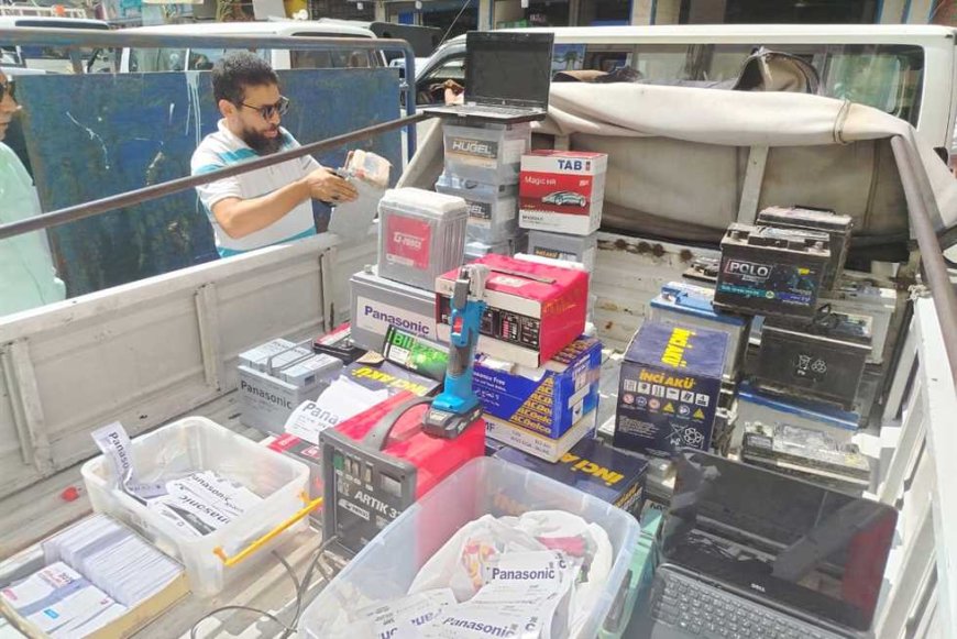 «وضع استيكرات علاقات تجارية شهيرة عليها».. مصادرة 35 بطارية سيارات في حملة تموينية بالإسكندرية (صورة)