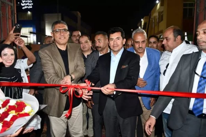 وزير الشباب والرياضة ومحافظ الجيزة يفتتحان مجمع حمامات السباحة بمركز التنمية الشبابية بالشيخ زايد