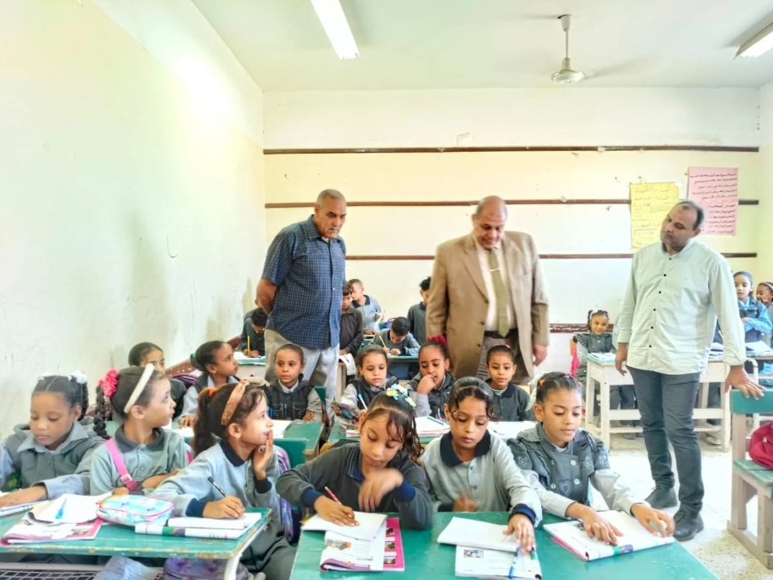 مدير تعليم قنا: تسجيل الغياب بدقة لمواجهة تسرب طلاب الإعدادية