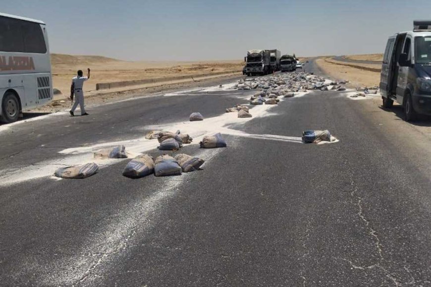 مصرع 6 أشخاص وإصابة 15 آخرين في حادث انقلاب أتوبيس بطريق الصعيد الصحراوي